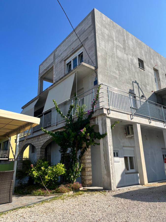 Apartmani Lamani ビビニェ エクステリア 写真